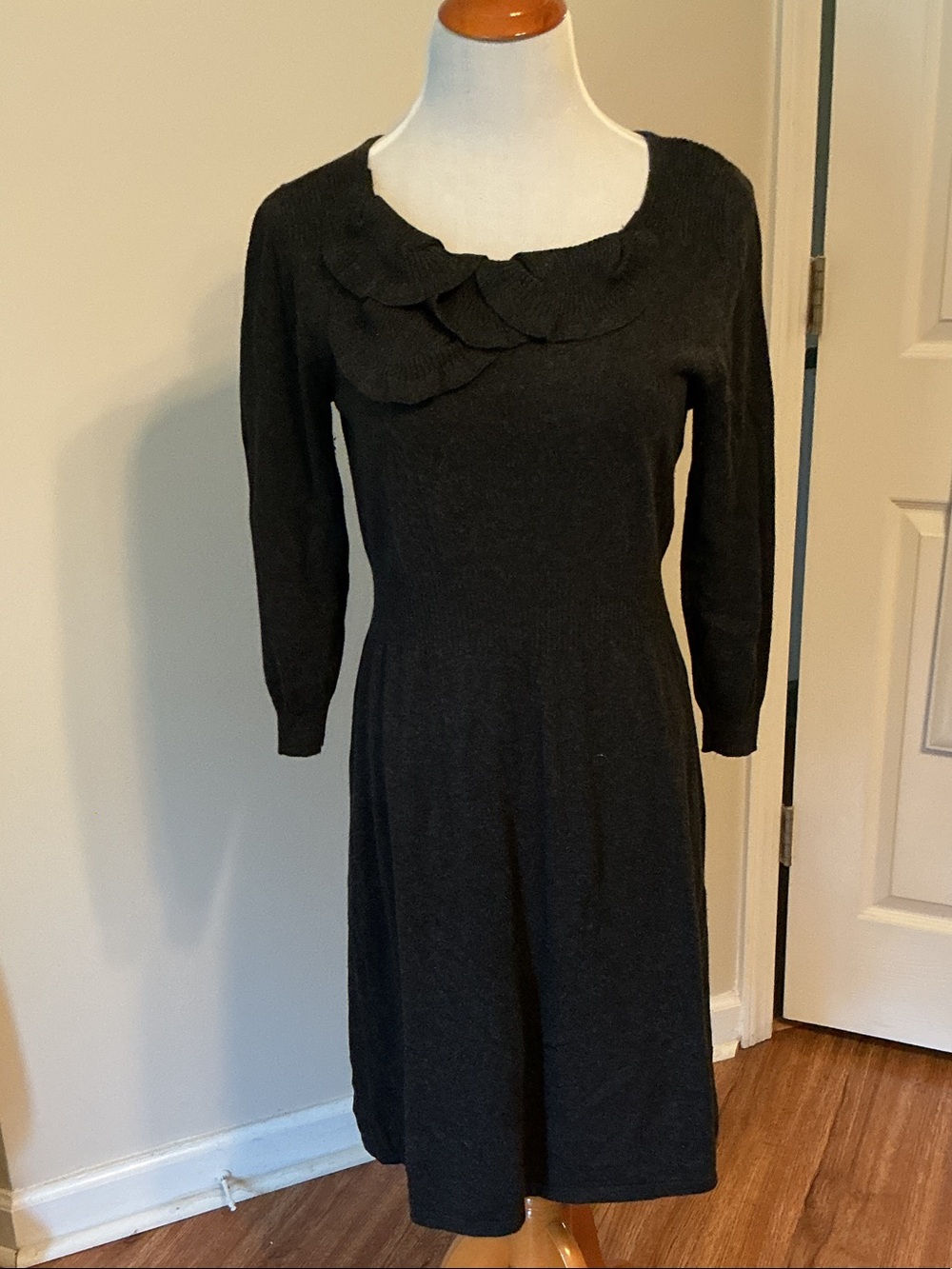 Spense Black Long-Sleeve Scoop Neck Knit Dress with Petal Collar